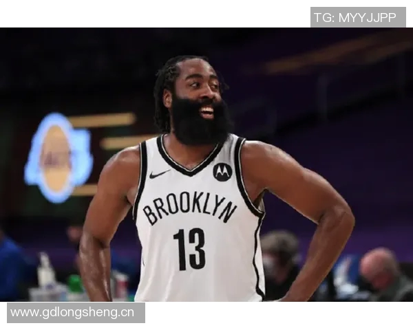 哈登半场表现亮眼三投两中助攻9次助力球队进攻展现全能风采 哈登半场表现亮眼三投两中助攻9次助力球队进攻展现全能风采