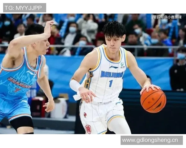 曾凡博NBA中国赛表现平平首战无出手次战坐冷板凳引关注 曾凡博NBA中国赛表现平平首战无出手次战坐冷板凳引关注
