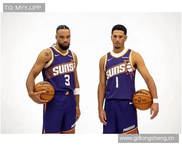 布克末节神勇三分狂飙34分5板10助却难阻球队失利 布克末节神勇三分狂飙34分5板10助却难阻球队失利