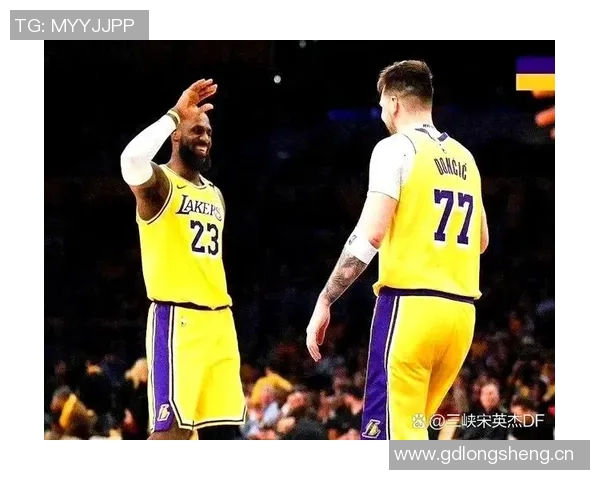 詹姆斯在湖人迎来第八个赛季创造职业生涯最长效力时间纪录