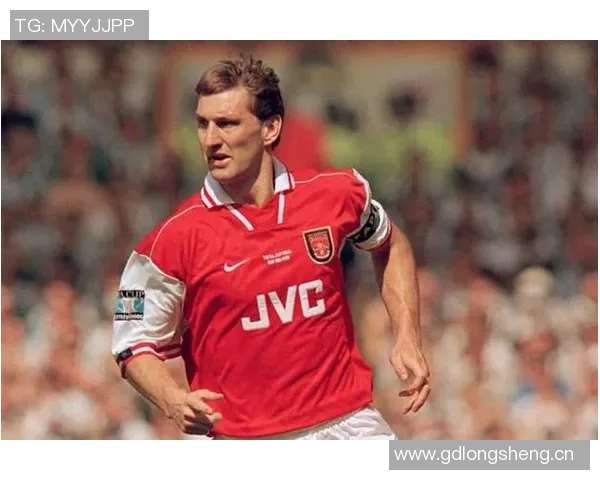 阿森纳祝贺传奇球员亚当斯59岁生日回顾669场比赛与48个进球的辉煌历程