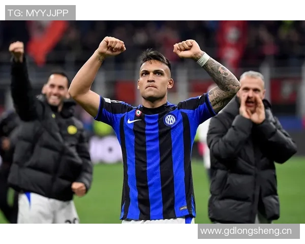 小曼奇尼坚定支持加斯佩里尼罗马有望获得欧冠资格与意杯冠军 小曼奇尼坚定支持加斯佩里尼罗马有望获得欧冠资格与意杯冠军