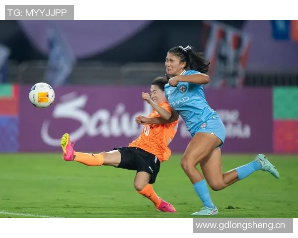 武汉车谷江大女足赛后自豪展示国旗合影庆祝中国骄傲时刻