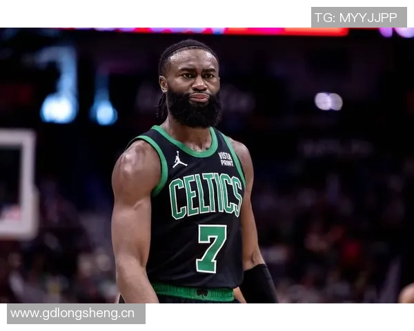 杰伦布朗怒斥裁判放任对手犯规直言已忍无可忍