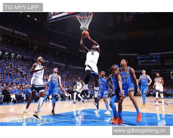 爱德华兹半场表现分析：11投4中收获10分6篮板2助攻并有3次失误