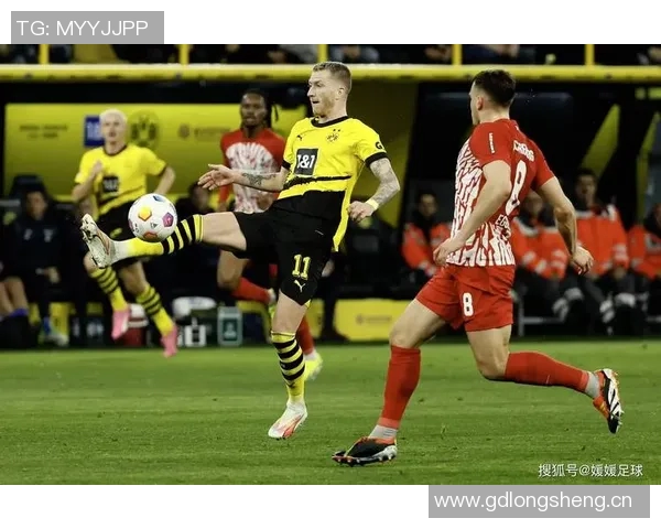 多特蒙德与勒沃库森关注利兹联16岁中场新星萨姆阿尔克