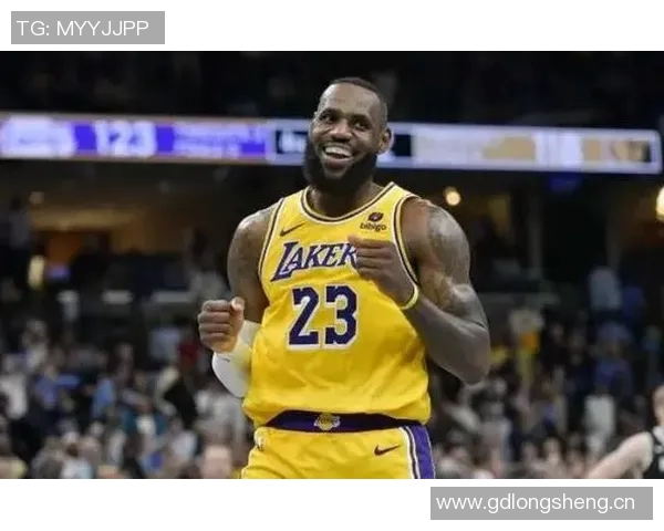 余华谈詹姆斯:从小皇帝加盟骑士起我便成为他的忠实粉丝 余华谈詹姆斯:从小皇帝加盟骑士起我便成为他的忠实粉丝