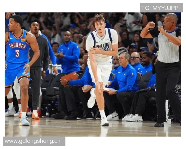 势如破竹的精彩瞬间弗拉格飞身大帽拉塞尔助攻浓眉空中暴扣 势如破竹的精彩瞬间弗拉格飞身大帽拉塞尔助攻浓眉空中暴扣