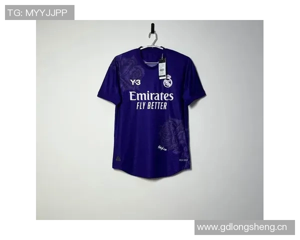 TA推出球员版长袖球衣重返市场强调功能性与个性化风格的完美结合 TA推出球员版长袖球衣重返市场强调功能性与个性化风格的完美结合