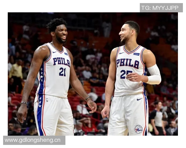 弗兰克盛赞西蒙斯表现出色并对特尔和库杜斯的进球感到欣喜 弗兰克盛赞西蒙斯表现出色并对特尔和库杜斯的进球感到欣喜