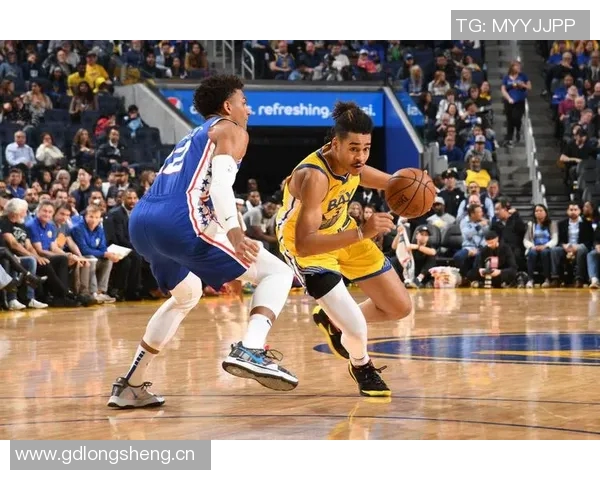 凯尔登半场表现出色6投4中贡献11分5篮板1助攻正负值高达16 凯尔登半场表现出色6投4中贡献11分5篮板1助攻正负值高达16