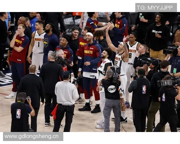 张佳玮称沃特森为掘金最强劲爆球员仅次于戈登的表现令人惊艳 张佳玮称沃特森为掘金最强劲爆球员仅次于戈登的表现令人惊艳