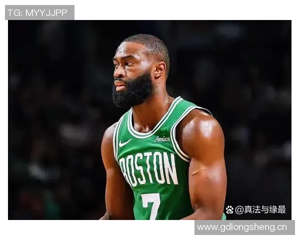 杰伦布朗半场表现出色普理查德助攻频繁两人联手引领球队攻势 杰伦布朗半场表现出色普理查德助攻频繁两人联手引领球队攻势