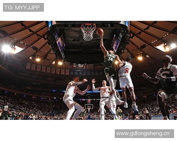 尼克斯与雄鹿交易谈判开启大桥续约后局势变化引关注