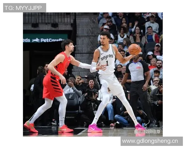 马刺凭借文班亚马的勇猛表现成功终结雷霆的连胜之路 马刺凭借文班亚马的勇猛表现成功终结雷霆的连胜之路