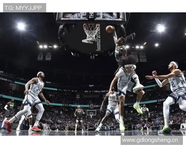 爱德华兹首节状态低迷5投0中仅得5分4篮板3助攻表现令人失望