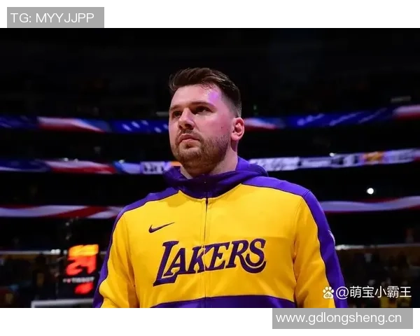 奎因关键反击撞倒东契奇湖人成功挑战改判为进攻犯规 奎因关键反击撞倒东契奇湖人成功挑战改判为进攻犯规