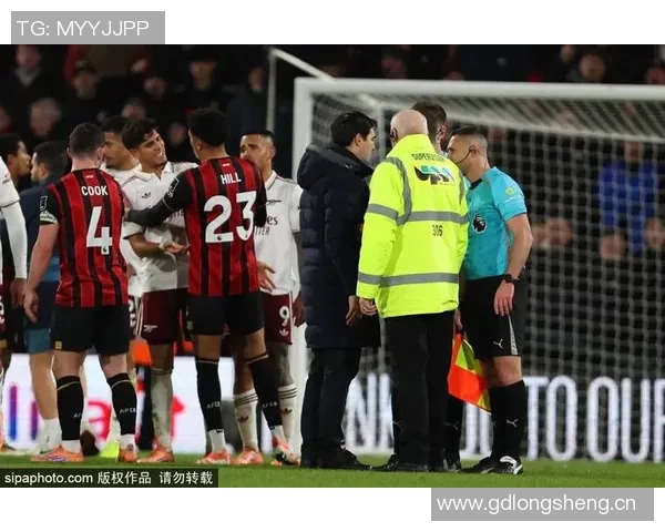 枪手球迷用坎贝尔Tifo嘲讽热刺展现死敌情结