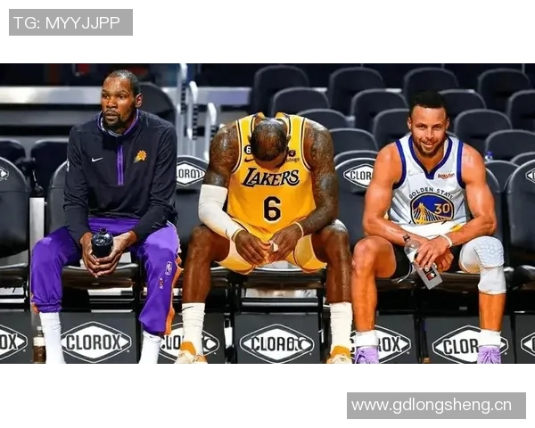 老詹好友揭秘杜兰特私信内容KD邀勒布朗回顾17年和18年三分球精彩瞬间