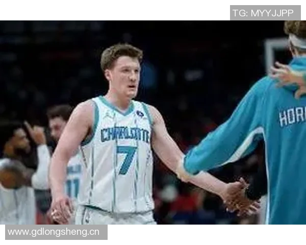 克尼佩尔全场表现惊艳17投10中三分球6中6砍下28分5篮板7助攻3抢断正负值高达18 克尼佩尔全场表现惊艳17投10中三分球6中6砍下28分5篮板7助攻3抢断正负值高达18