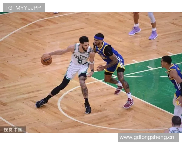 小佩顿强调国王队中距离投篮防守策略需提高难度