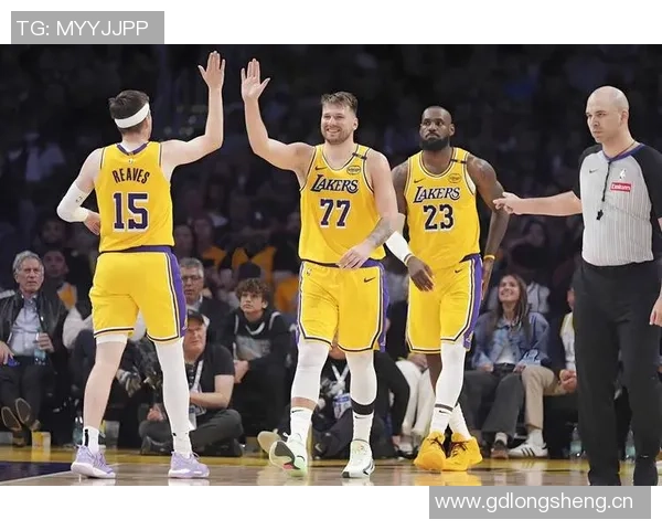 本赛季定向助攻榜单揭晓里夫斯助攻艾顿27次东契奇紧随其后25次