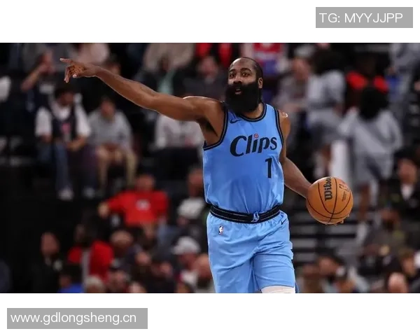 哈登强调球队需保持警惕不容忽视低谷的教训与压力