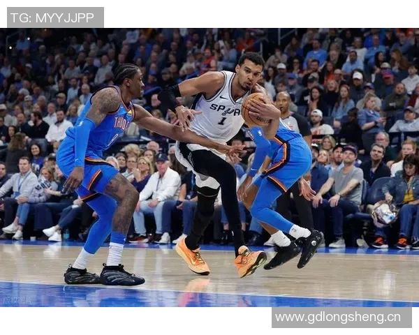 媒体人感慨本场比赛如去年字母击败雷霆文班与他同为历史级怪物