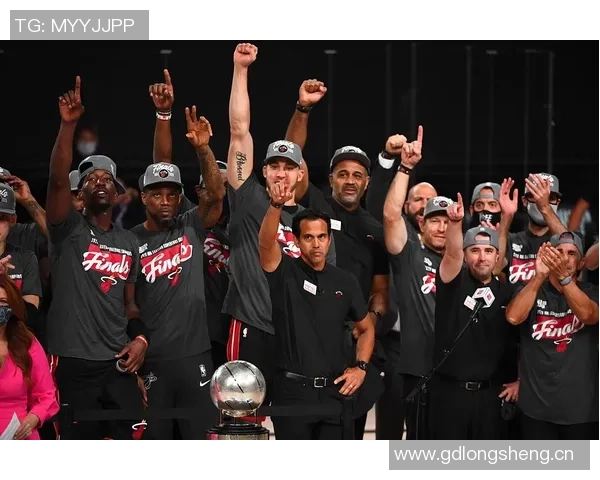 韦德赞CC具备罗伊风范能组织全队也能主宰比赛表现